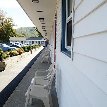 Monument Mountain Motel Great Barrington Exteriör bild