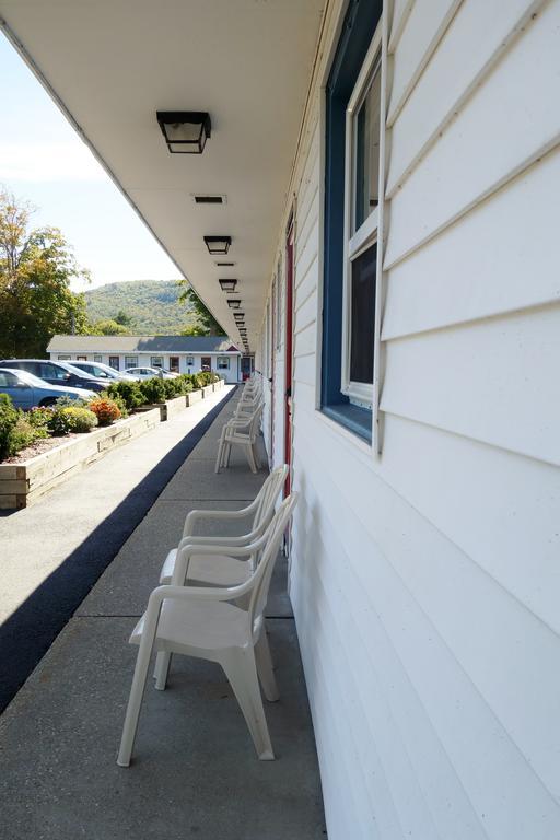 Monument Mountain Motel Great Barrington Exteriör bild