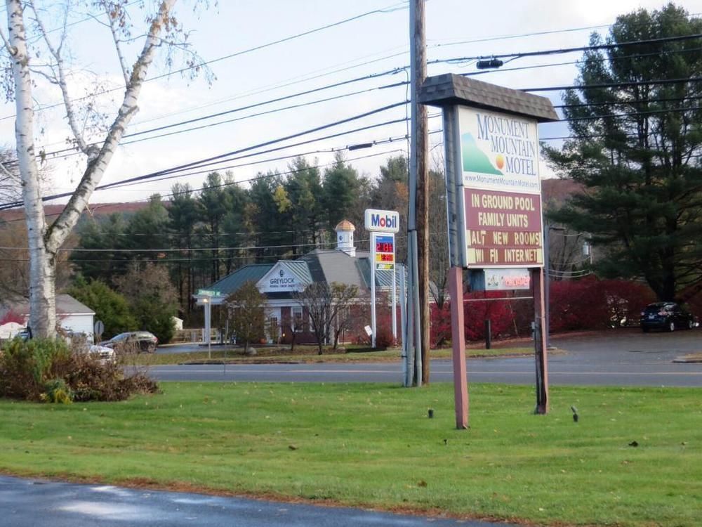 Monument Mountain Motel Great Barrington Exteriör bild