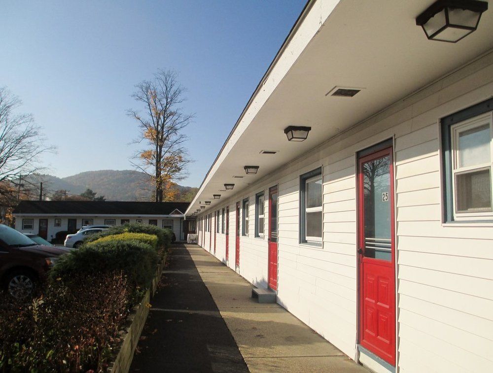 Monument Mountain Motel Great Barrington Exteriör bild